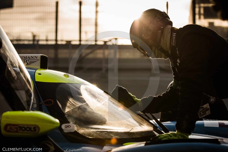 18 LAURENT Thomas (fra) EHRLACHER Yann (fra) COUGNAUD Alexandre (fra) Ligier JS P3 Nissan team M.racing YMR ambiance mecaniciens mechanics during the 2016 ELMS European Le Mans Series, 4 Hours of Estoril and Renault Sport Series from October 21 to 23 at Estoril circuit, Portugal - Photo Clement Luck / DPPI