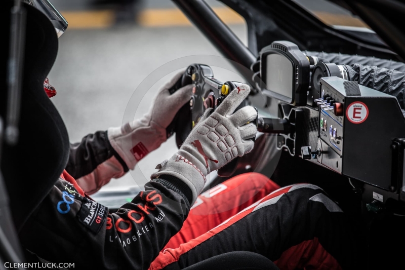 HAEZEBROUCK Philippe (FRA) RENAULT RS 01 team R-ACE GP ambiance portrait during the 2016 ELMS European Le Mans Series, 4 Hours of Estoril and Renault Sport Series from October 21 to 23 at Estoril circuit, Portugal - Photo Clement Luck / DPPI