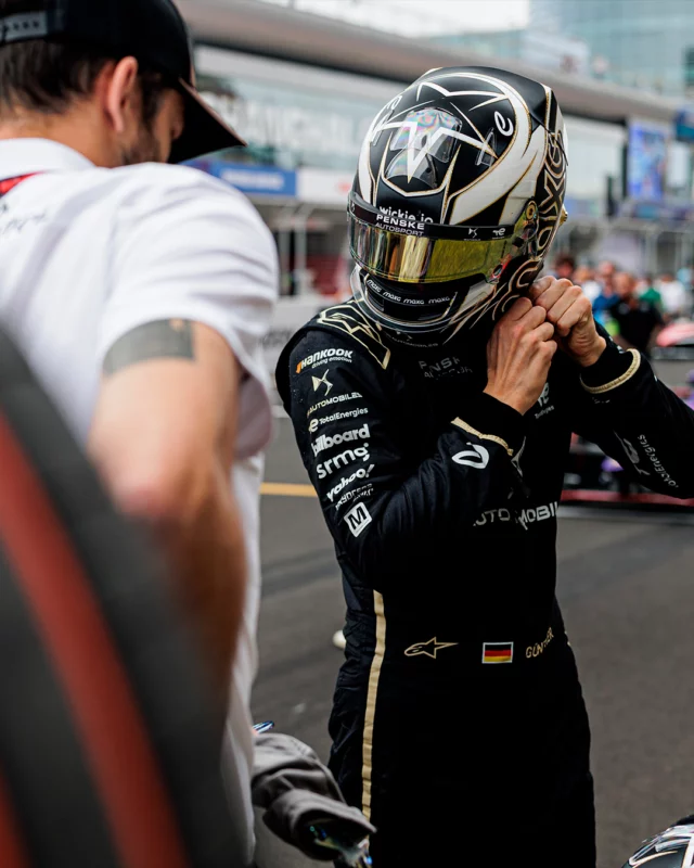 🌞🌧️ Shanghai, version contrastée.
Un samedi brûlant, un dimanche sous les trombes : le circuit de Shanghai a offert deux visages pour ces deux manches du championnat du monde de Formula E.
Entre éclats de lumière et reflets sur l’asphalte trempé, j’ai capté l’intensité d’un week-end aussi imprévisible que spectaculaire.

#FormulaE #ShanghaiEPrix #FE2025 #MotorsportPhotography #ElectricRacing #RainOrShine #TracksideVibes