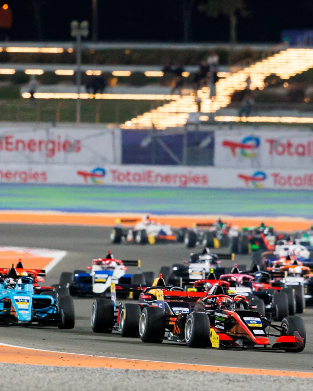 🔥 Deux championnats. Un circuit.

Février 2025, sous le soleil (et parfois la pluie) du Qatar : j’ai eu la chance de couvrir les courses de Formula 4 et de Formula Regional Middle East sur l’impressionnant circuit international de Lusail.
Entre jeunes talents affamés de performance et batailles stratégiques sur un tracé exigeant, chaque instant méritait d’être capté.

📍 Lusail International Circuit
🏎️ F4 & Formula Regional Middle East

#F4UAE #FRMiddleEast #LusailCircuit #MotorsportPhotography #QatarGP #RacingSeason2025 #BehindTheLens #Formula4 #FRME #TracksideVibes