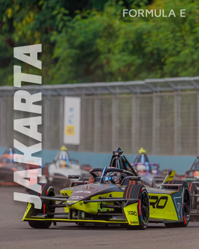 📸 Formula E – Jakarta 2025 ⚡🇮🇩
Troisième fois que je viens à Jakarta pour couvrir la Formula E, et chaque édition a son atmosphère, sa lumière, ses défis uniques.
Photographier ce genre d’événement, c’est être en mouvement constant, à la recherche du bon cadrage entre vitesse, tension et émotion.

Entre les paddocks, les regards concentrés des pilotes, les reflets sur les carrosseries sous le soleil tropical… mon objectif n’a pas eu une seconde de répit.
Une course disputée, rythmée, imprévisible — exactement ce qu’on aime capturer.

Merci à DPPI pour sa confiance
@clementluck / @dppiimages 

#FormulaE #JakartaEPrix #PhotographieDeCourse #ReportagePhoto #MotorsportPhotography #Jakarta2025